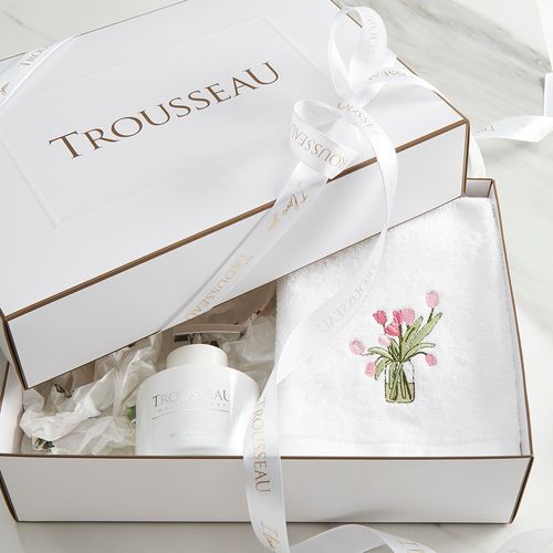 Kit Sabonete Líquido White Luxury e Toalha de Lavabo Tulips